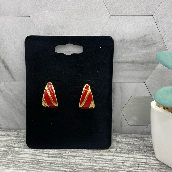 EUC MONET Vintage signed red enamel and gold tone pierced earrings. - Picture 8 of 11